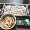 手打そば 中原 かしわ - 料理写真:★★★鴨そば 1200円 味噌汁の小さい器に鴨は1枚だけで、ほぼネギ。蕎麦は田舎そばでコシのないダルダルの中太麺で美味しくないが、ツユは酸味があり美味しい。