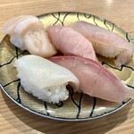 回転まるは - 料理写真:おまかせ5貫(イサキ、サワラ、甲イカ、ホタテ、はまち)