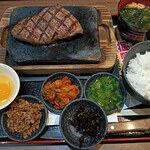 感動の肉と米 - 料理写真:ロースステーキセット1,000円（税込）