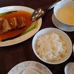 四川料理 桃源郷 - おすすめランチセット（豚ばら肉の角煮）