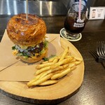 BOMBER BURGER - ダブルパティ、コーラ
しっちゃかめっちゃかソース選択
1800円（税込）　
訪問日2024.12.30 夜