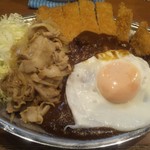 カレーの市民アルバ 秋葉原本店 - 「カツカレー+合いがけ+目玉焼き」オリジナルカレーの完成です