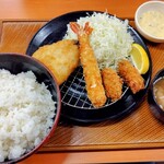 Ton Kara Tei Sapporo Shiroishi Hondori Ten - 海鮮ミックスフライ定食 ご飯キャベツ特盛 1287円