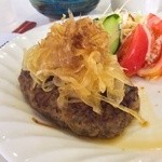 Aozora - ハンバーグにサラダが添えられて、スープとごはんのセットで５００円。しかもちゃんと美味しいんです (O_O)