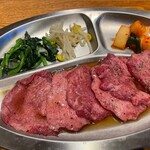 Wagyu Yakiniku Ushi WAKA Maru Shinbashi Ten - 