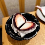 Sushi to Oden Hotaru - いちご大福は断面が美しい！