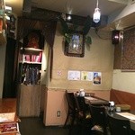 Indian Restaurant Shama - 意外にこじんまりとした店内♫