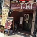 Indian Restaurant Shama - 四ツ橋筋沿いにあるビルの地下一階がお店です。