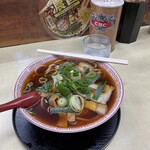 中華そば 麺屋7.5Hz - 料理写真:中華そば(並)＠700円／コショーを多めに入れるとこれがまた美味しいんです٩(^‿^)۶