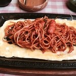 Wakakusa - こっちに来たら鉄板ナポリタン(*^_^*)
                        まさに鉄板の美味さ！