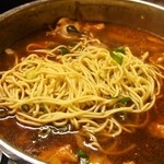 たつ屋 - 〆に中華麺を投入