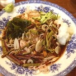 Choujuan - 皆様こんにちは。暑さには麺類ですね。山菜おろしそばいただきました。ゆったりとした間取りで味は美味しいです。酒飲みには良い処です。