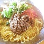 Gusto Komatsu Ten - シャキシャキ野菜の冷やしタンタン麺。
                        ラー油かけると尚おいし♪