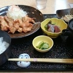 うまかもん たぬきの居食屋 - 唐揚げ定食(日替わり)