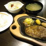 Bikkuri Donkey Shuyo Ten - レギュラーハンバーグと和食セット