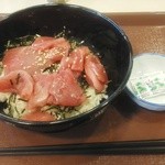 すき家 - すき家が新たに始めた「鉄火丼」550円（税別）