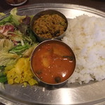 アンジュナ - サラダ＆ペア(1,080円)※キーマカレーと季節の野菜カレー