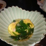 Dining 海豚 - 玉子「出し巻き玉子～南原産　地鶏の卵　桜エビとほうれん草の餡かけ」まあ、味は普通。　