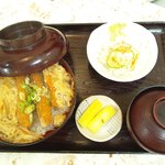 すみれ - えびとじ丼　745円(税込)