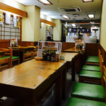 Marufuku - 落ち着いた店内