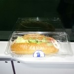 チェス - 料理写真:コロッケパン。お腹すいてたので電車で食べてしまった。もう１つ食べたいぐらい美味しい(^^)