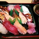 Yagura Zushi - にぎり１半定食１５００円♪