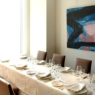 We also have private rooms for 4 to 16 people, perfect for entertaining, celebrations, and meetings.