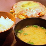 Okonomiyaki Family Izakaya Gu Yoshita Ekimae Ten - 平日（月～金）11:00～14:30にお好み焼き・焼きそば注文するとライス、味噌汁、ソフトドリンク１杯orソフトドリンクサービス♪