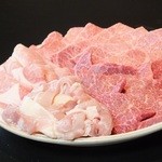 肉の匠 - 料理写真:家族でどうぞ！　肉質が良くボリュームも満点『匠盛り合わせ』