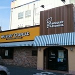 mister Donut Kitatatsumi Shoppu - 北側から。前の店まんまだけどむしろいいかんじ(笑) 車だと中央分離帯があって、南むきの道からしか入れません。