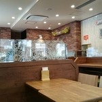 mister Donut Kitatatsumi Shoppu - 思ったより席数少ないけど、ゆったりくつろげます。