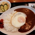 MIR CAFE - 目玉焼きカレー　500円　2015/01