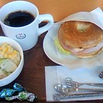 Deli and Coffee - ベーグルランチ。