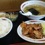 福よし - 豚ｷﾑﾁ特別定食(塩ﾗｰﾒﾝ) 950円+ｻﾗﾀﾞ+ご飯大盛 0円(税込)