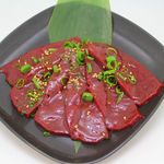 肉の頂 - 新鮮レバ焼き