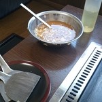 Monja Yaki Ringo Chan - 具材を鉄板に投入した後の汁（これは後で土手を作った後に２回に分けて流し入れ、かき混ぜながら煮詰めます。）♪