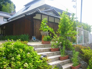 Inaka Chaya Chie - 店へのアプローチ