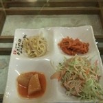 Korean Izakaya Tsuchi no Mura - おかず3品＋サラダ