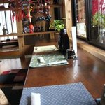 筑前茶屋 - 店内は掘りごたつ式のテーブルとカウンター。