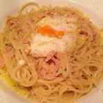 Italian Wine to Butaniku Bar BUTA MA MILLE - ハムと温玉のパスタ、チーズと黒胡椒、トリュフ風味♪