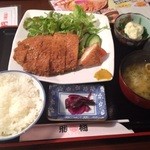 なごみだいにんぐ飛梅 - ビッグチキンカツ定食  700円