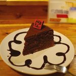 Osake to Gohan Sandal Kitchen - 旧：水曜名物のチョコレイトケーキ。濃厚でおいしい。