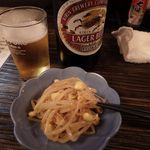 Hiyoko Ya - 瓶ビール[550円]とキムチ豆もやし[200円]