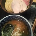 麺屋一燈 - 濃厚魚介チャーシューつけ麺1100円 中盛50円
      
      美味い〜！やっぱここだね！
      
      2015年65杯目
      
      