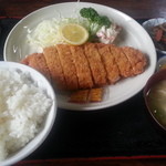 鳥福食堂 - 2013/04/09 11:15訪問　豚ロースとんかつ定食\800