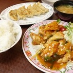 Gyoza no Osho Wakayama Horidome Ten - 2014年6月　鶏肉の香味揚げ、ライス中、餃子【全部で896円】