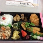 こぶしの里 - お弁当の全容   彩彩弁当950円