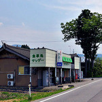 サンデー - 県道２０２号線沿いにあります