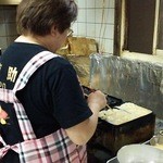 京助 - 玉子焼きを作る女将さん、掲載承諾済