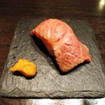 Teppanyaki grow Roppongi Ten - 千屋牛の握り、泡醤油
                      